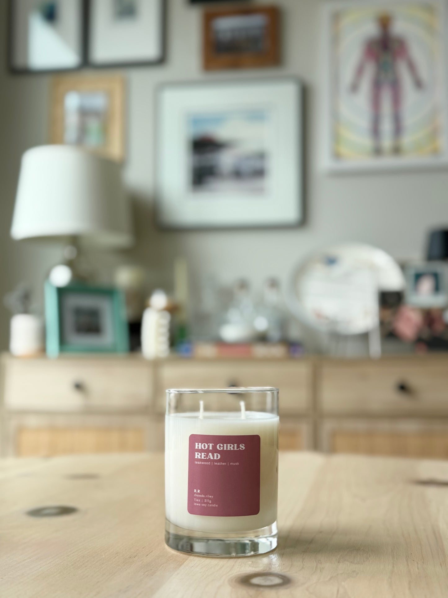 11 oz Soy Candle - Hot Girls Read